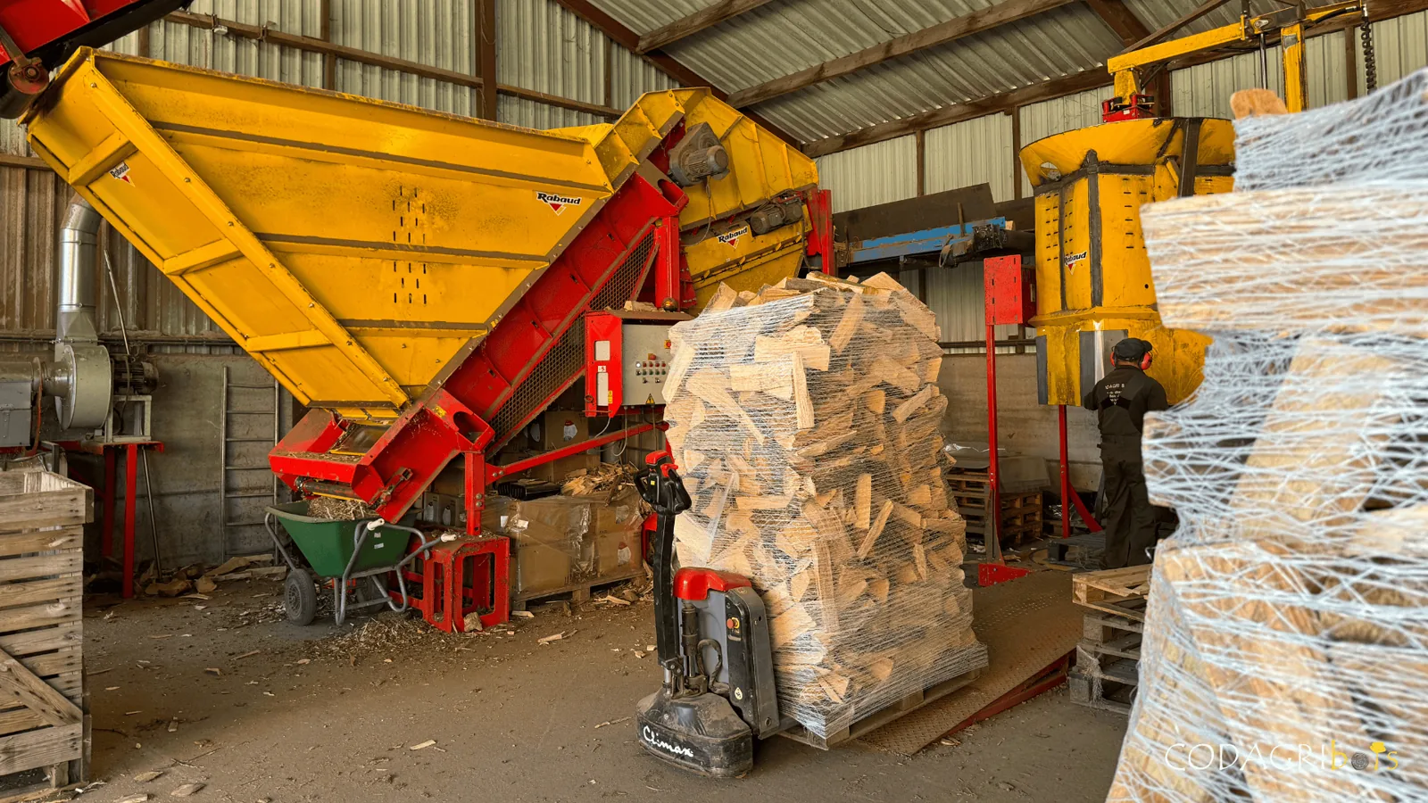 Atelier d'emballage des palettes de bois