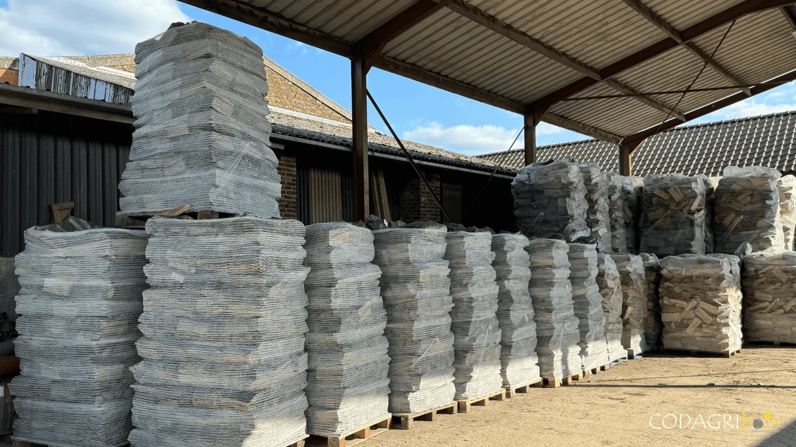 Stock de palettes de bois de chauffage