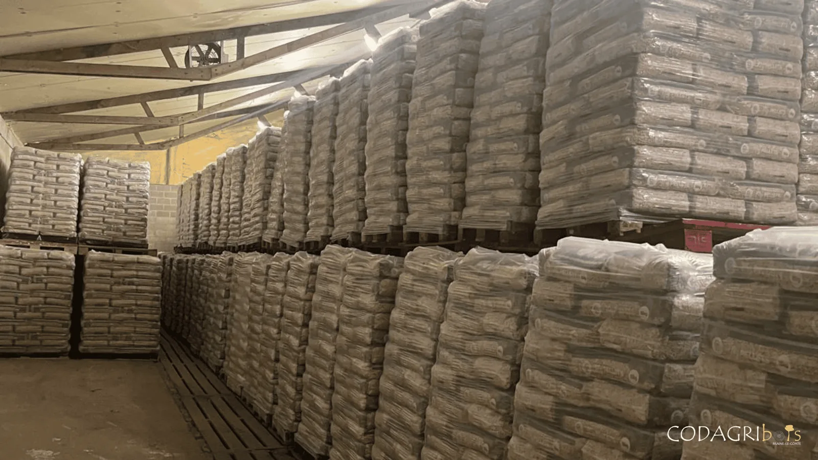 Stock de pellets en entrepôt